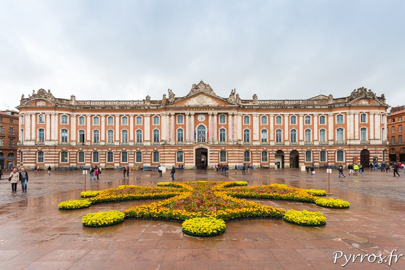 TOULOUSE - PLACE DU CAPITOLE